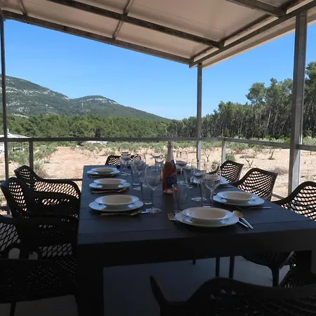 Сasa de vacaciones Robinson Olive Tree Huts Čara