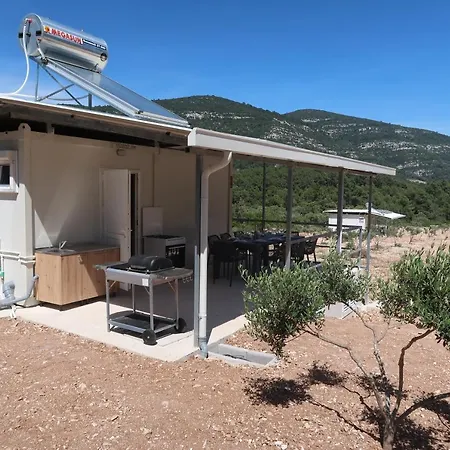 Ferienhaus Robinson Olive Tree Huts Čara