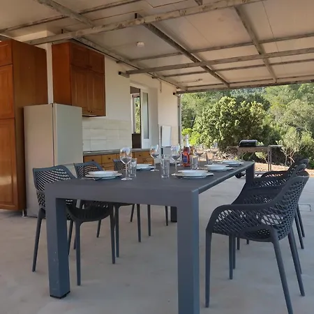 펜션 Robinson Olive Tree Huts *