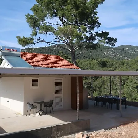 Ferienhaus Robinson Olive Tree Huts Čara